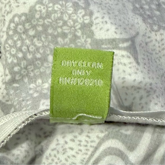 Elizabeth McKay Black & White Ruffle V-neck Blouse Artsy Trees Size 4 - Picture 14 of 14